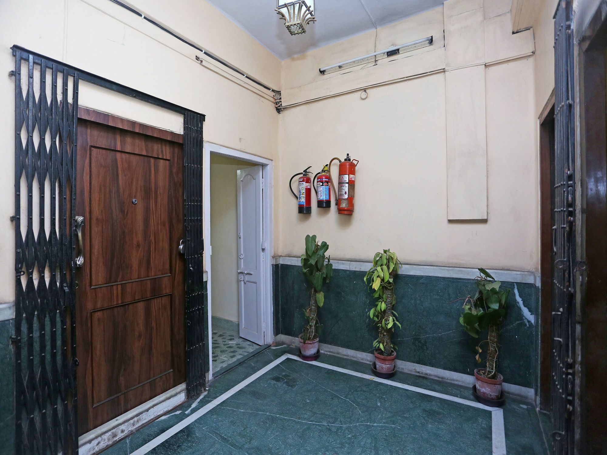 Oyo 9001 Hotel East West Kolkata Exterior photo